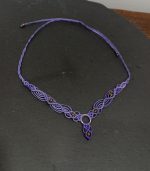 Χειροποίητο macrame κόσμημα, κολιέ από μωβ κηροκλωστή και χρυσές χάντρες