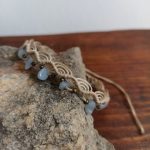 Μπεζ macrame anklet με τσιπς