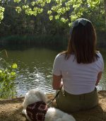 Χειροποίητη μπαντάνα από βαμβακερό νήμα, φορεμένη σε μοντέλο