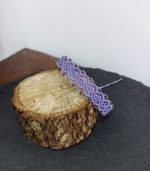 Χειροποίητο macrame βραχιόλι σε χρώμα μωβ, με κερωμένη κλωστή