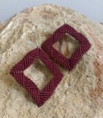 Χειροποίητα macrame τετράγωνα σκουλαρίκια σε κόκκινο χρώμα